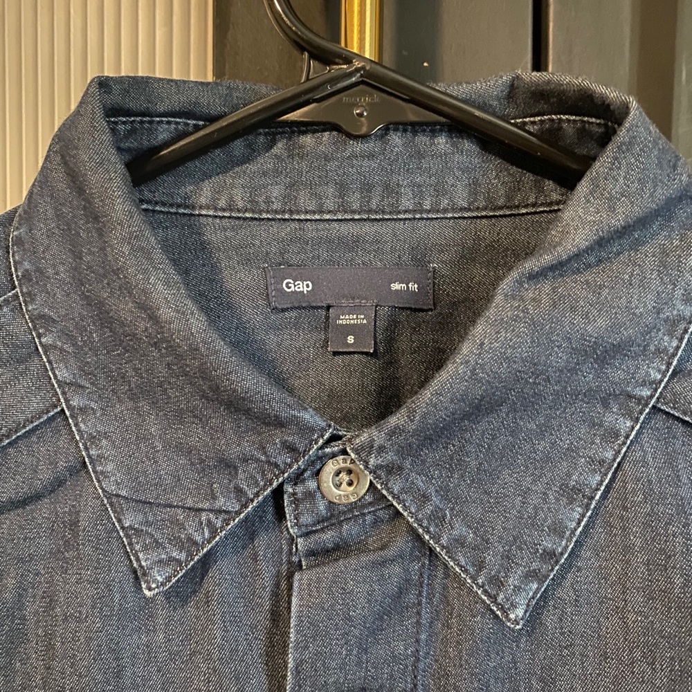 GAP Utility Button Down - Picture 2 of 3